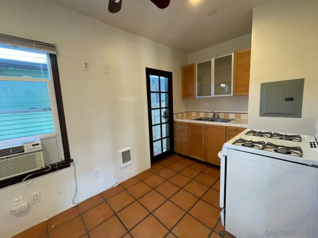 $1,995 | 4643 Park Boulevard, San Diego, CA 92116