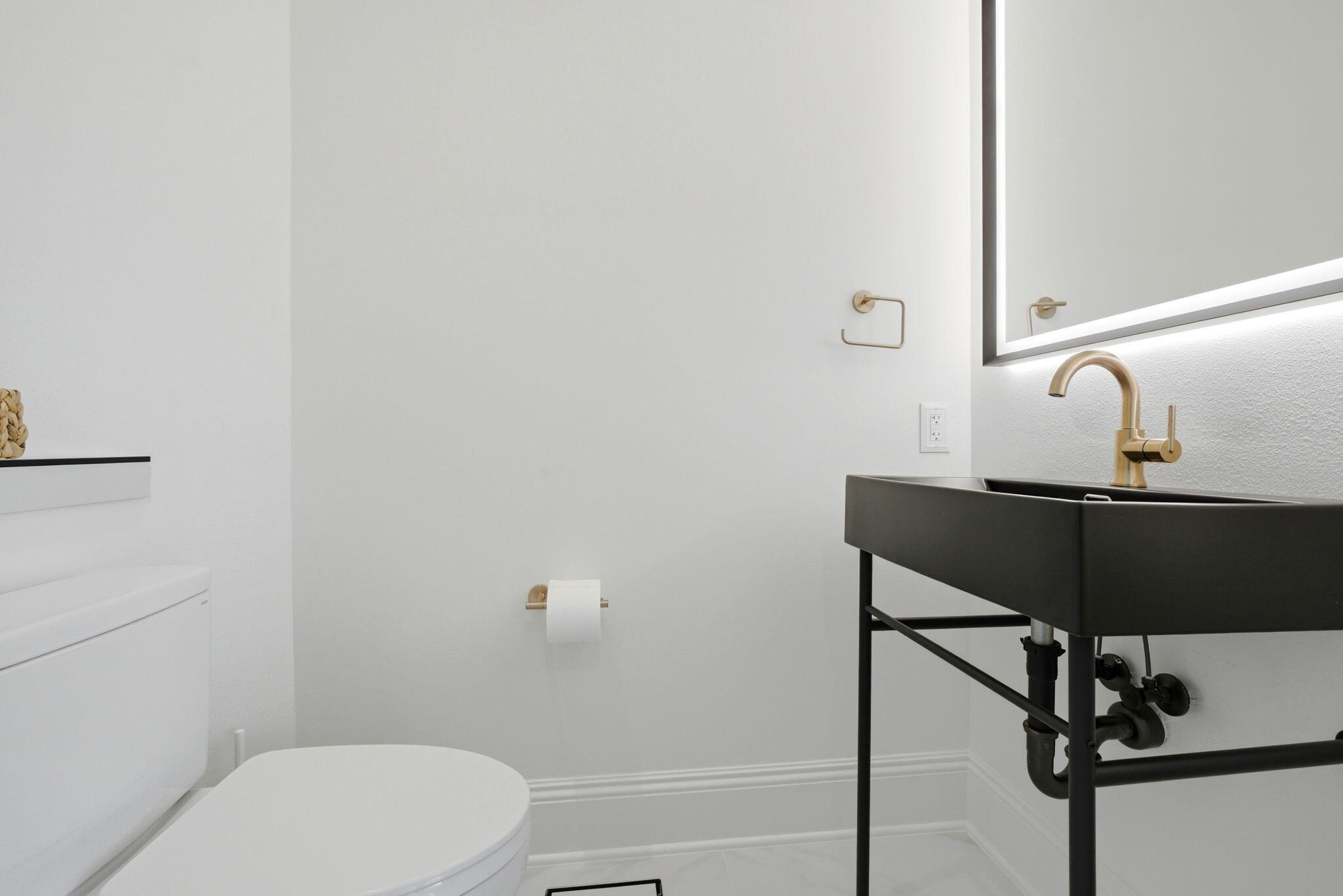 31061 Peninsula Drive Orange Beach, AL 36561 - Photo 22 of 93 a bathroom with a toilet and a sink