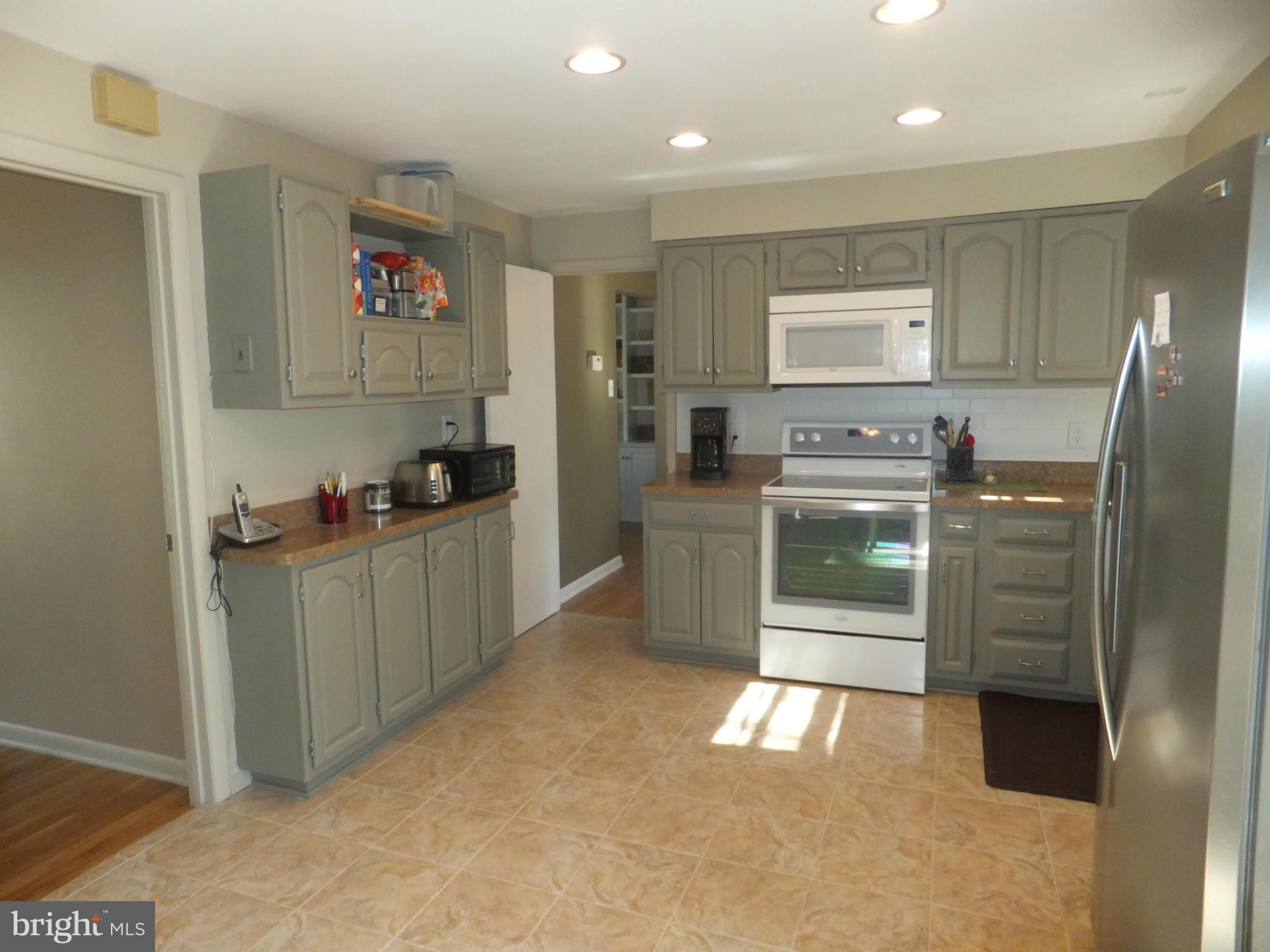 7123 Dryburgh Court Springfield, VA 22152 - Photo 12 of 30 Kitchen