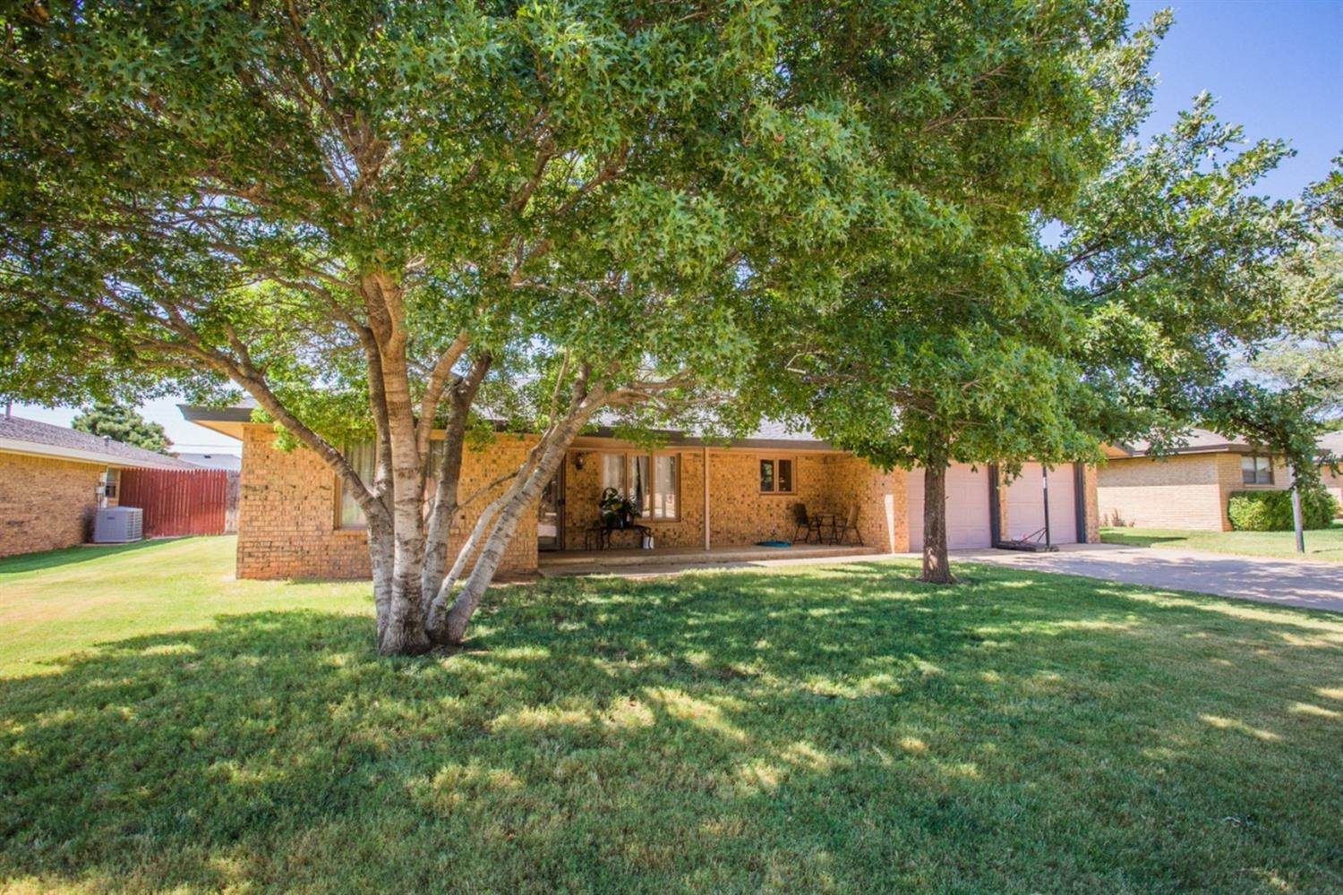 2118 Tech Drive Levelland, TX 79336 - Photo 2 of 42 a white house that has a tree in front of it