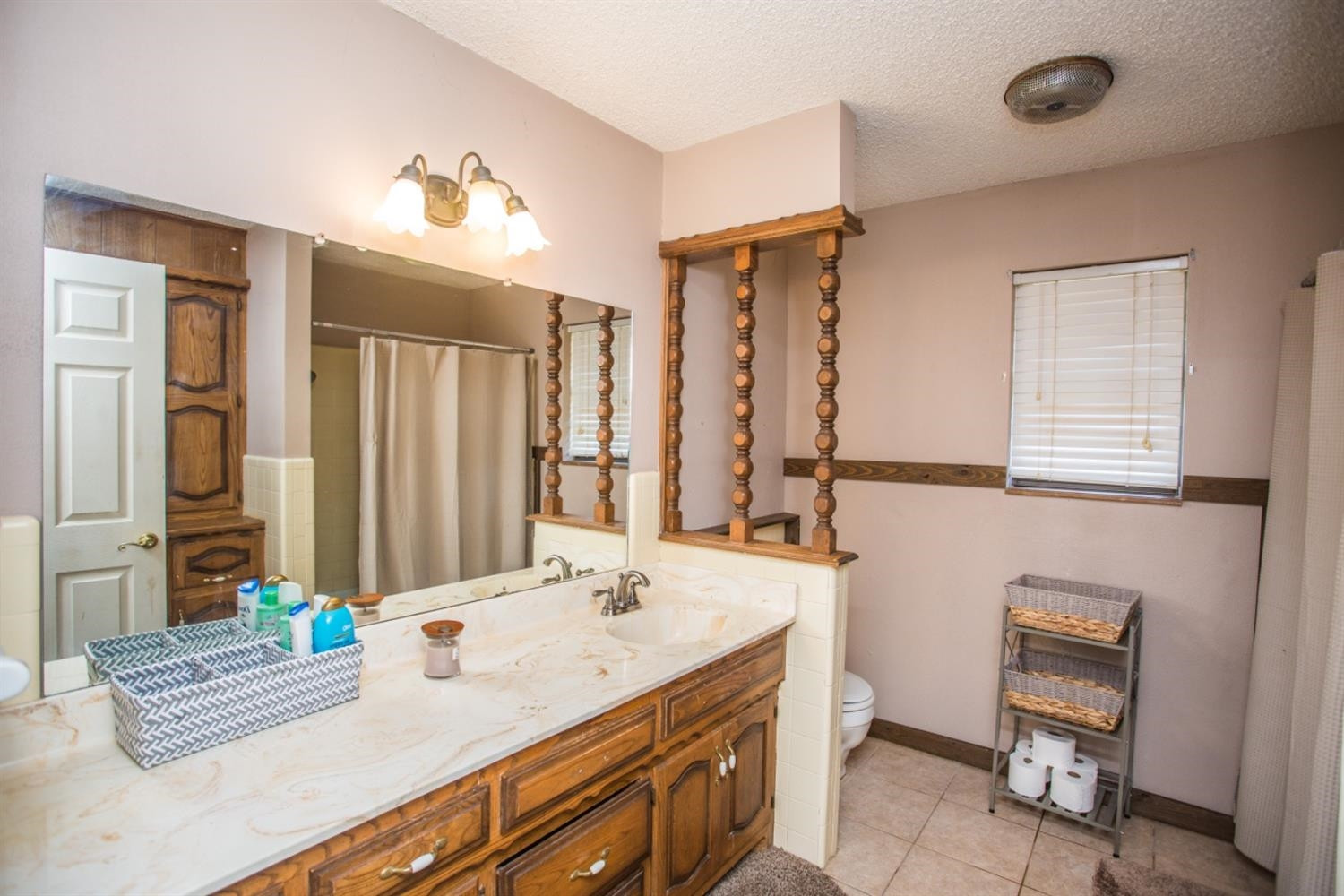 2118 Tech Drive Levelland, TX 79336 - Photo 31 of 42 a bathroom with a sink and a mirror