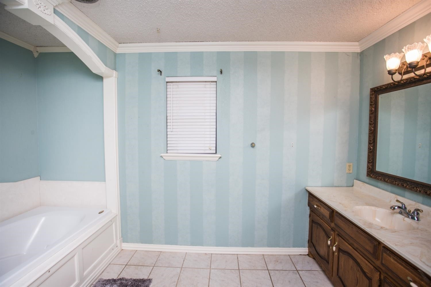 2118 Tech Drive Levelland, TX 79336 - Photo 32 of 42 a bathroom with a sink a toilet and bathtub