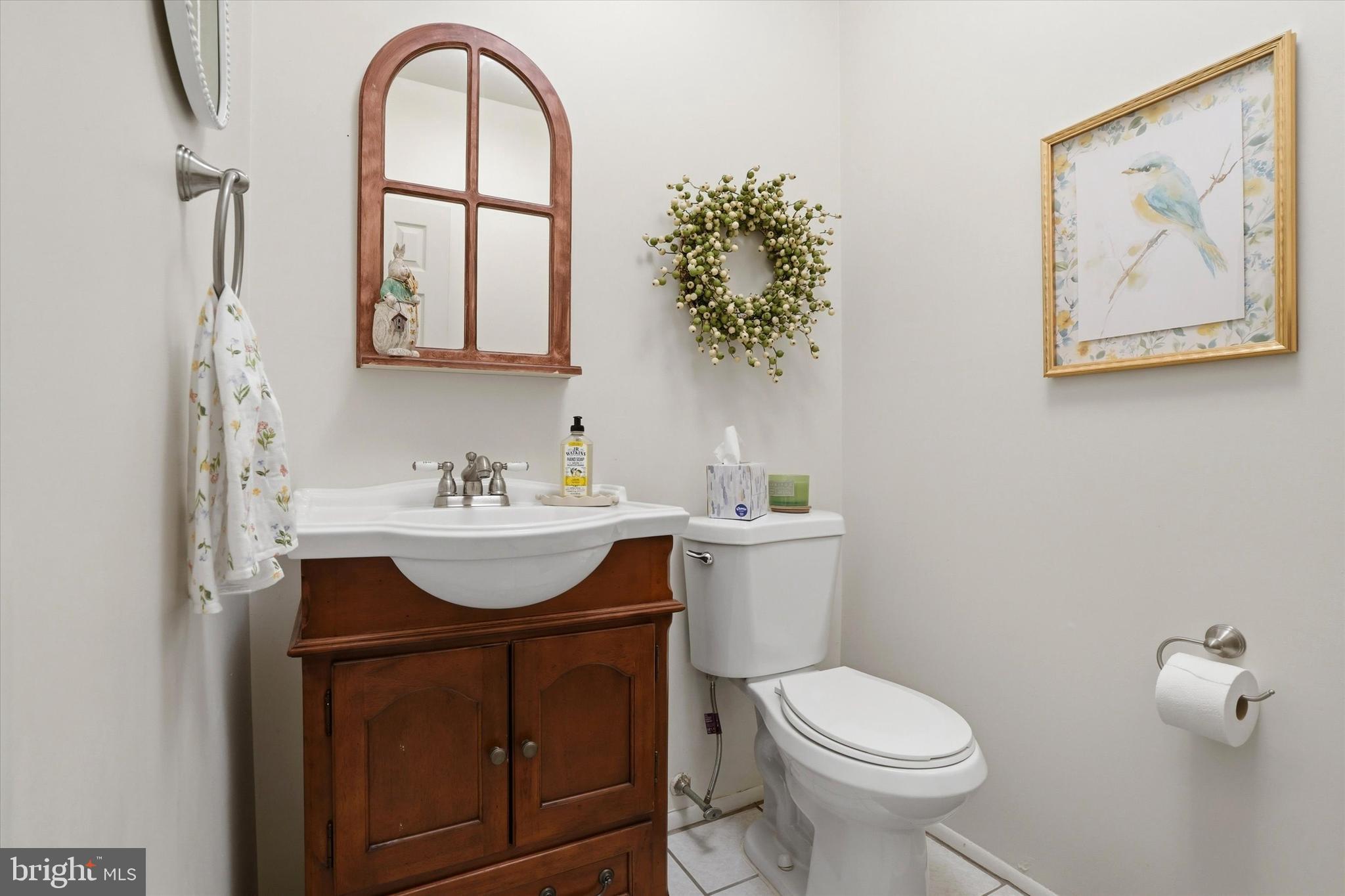 1420 Scarlet Oak Road Yardley, PA 19067 - Photo 21 of 39 Powder room →