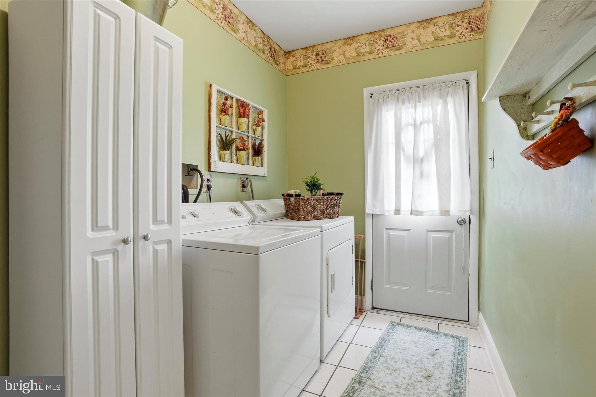 1420 Scarlet Oak Road Yardley, PA 19067 - Photo 22 of 39 Laundry room driveway entrance