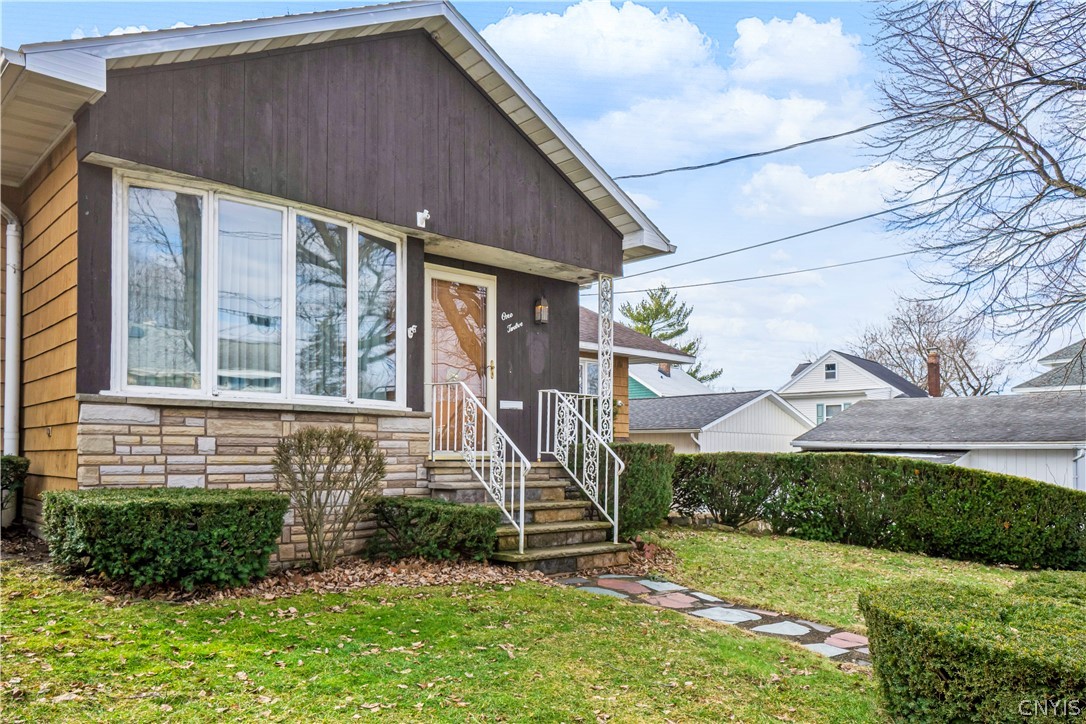 112 Winthrop Road Syracuse, NY 13206 - Photo 1 of 34