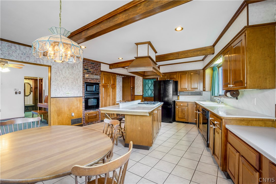 112 Winthrop Road Syracuse, NY 13206 - Photo 13 of 34 Plenty of cabinet space, counter space
