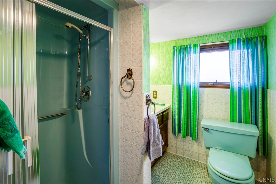 112 Winthrop Road Syracuse, NY 13206 - Photo 22 of 34 upstairs bathroom