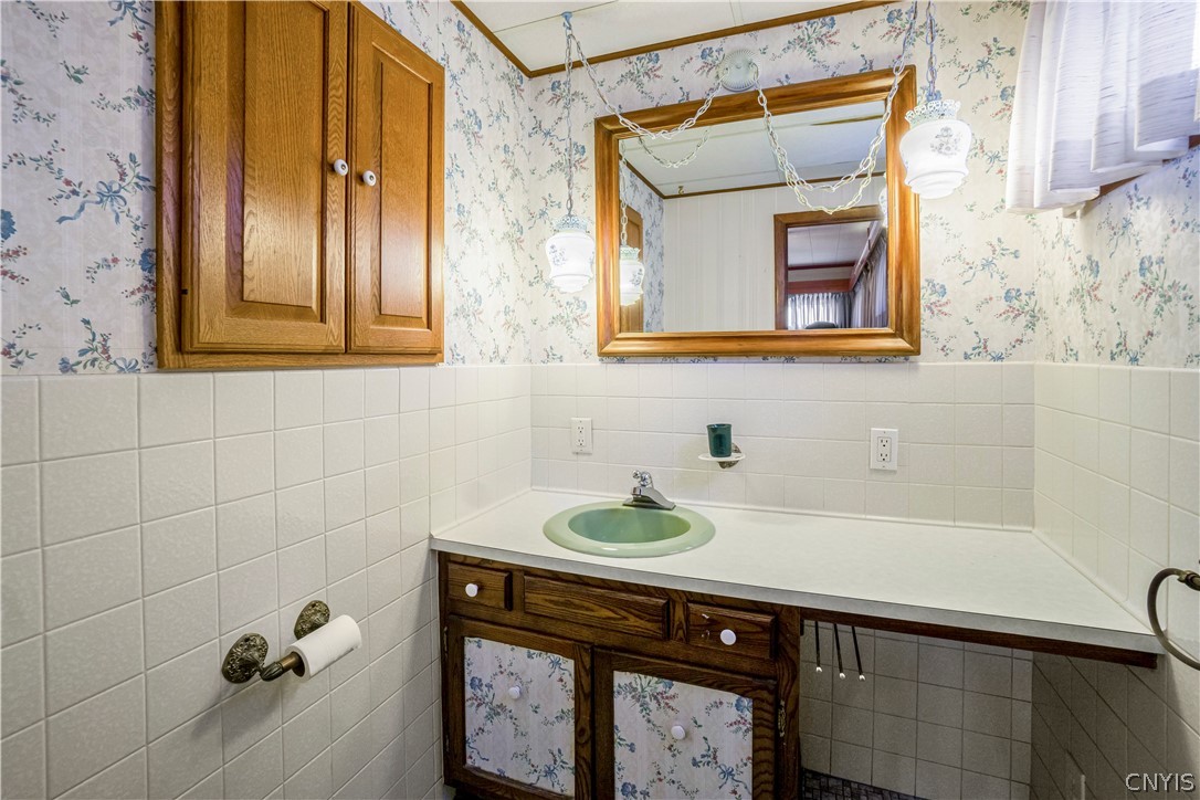 112 Winthrop Road Syracuse, NY 13206 - Photo 30 of 34 1/2 bath