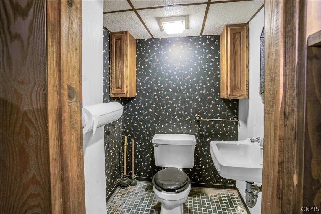 112 Winthrop Road Syracuse, NY 13206 - Photo 31 of 34 1/2 bath in basement