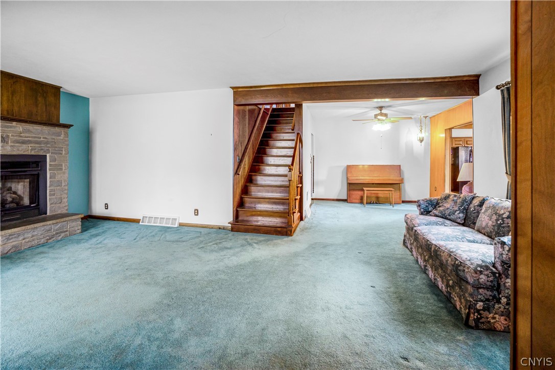 112 Winthrop Road Syracuse, NY 13206 - Photo 8 of 34 Livingroom