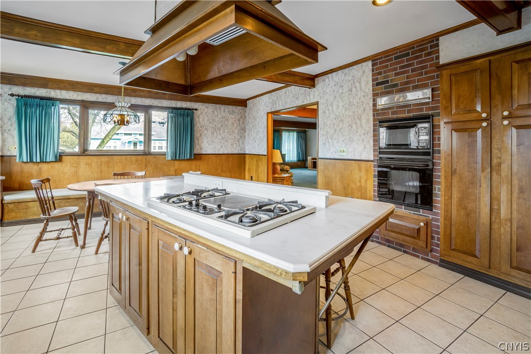 112 Winthrop Road Syracuse, NY 13206 - Photo 10 of 34 Island with stove top