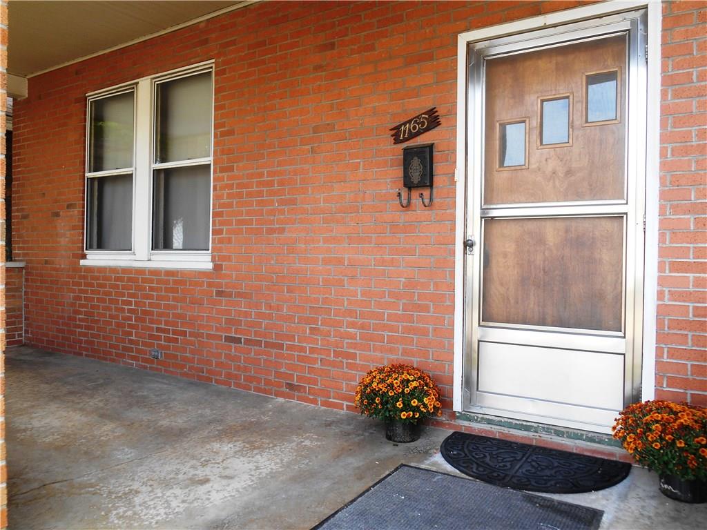 Welcoming front porch!