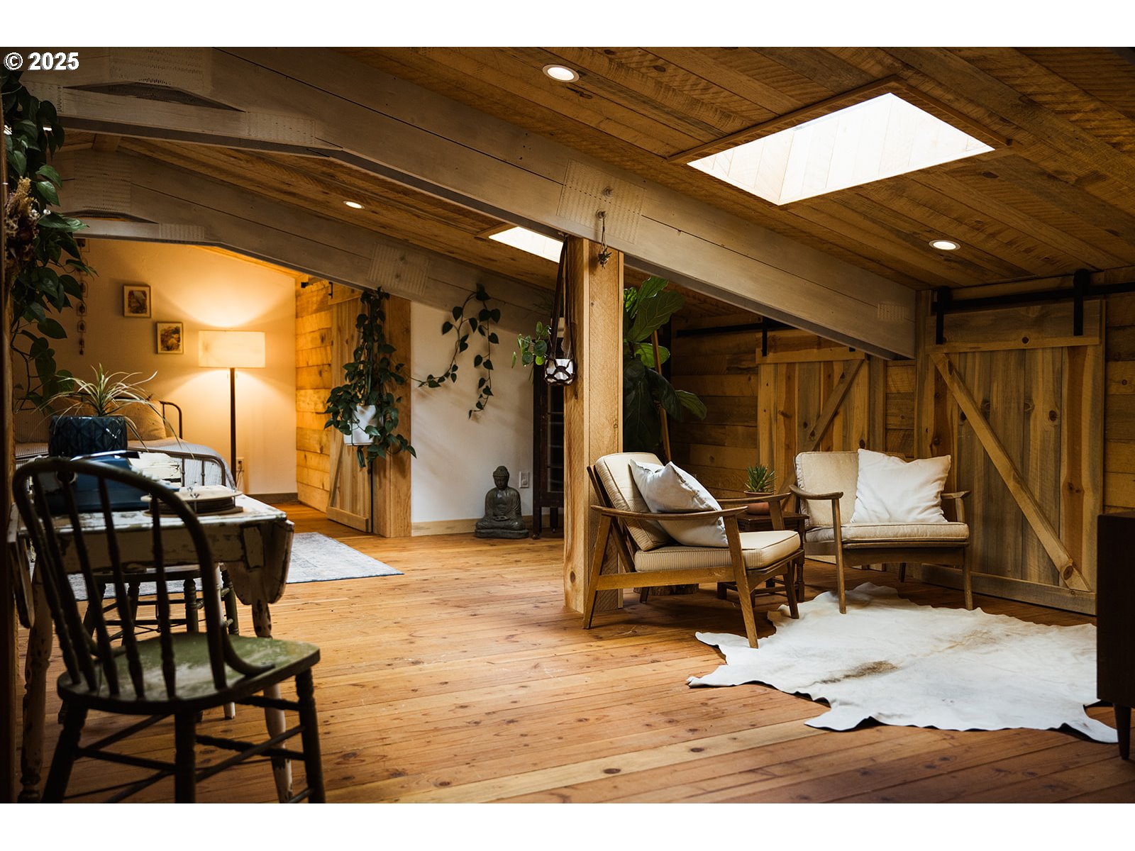 230 Jennings Road Trout Lake, WA 98650 - Photo 40 of 47 a living room with furniture