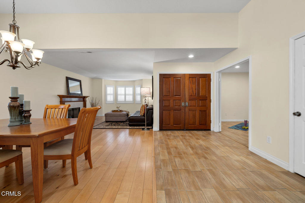 286 Golden Fern Court Simi Valley, CA 93065 - Photo 3 of 39