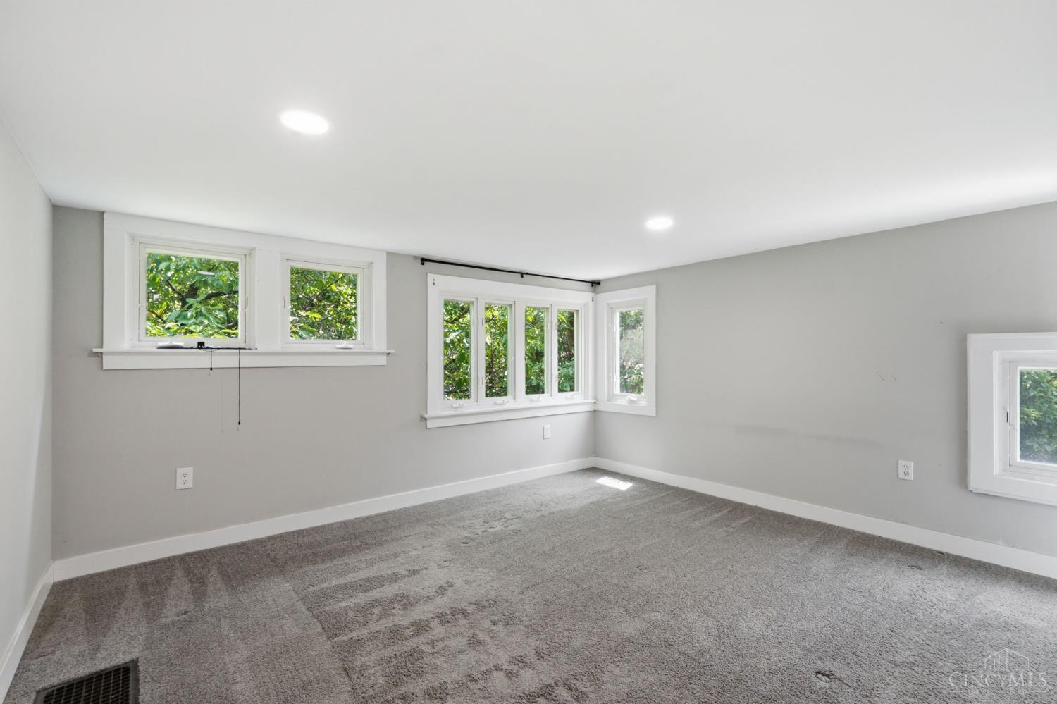 4449 Foley Road Cincinnati, OH 45238 - Photo 24 of 43 Gallery Image 24