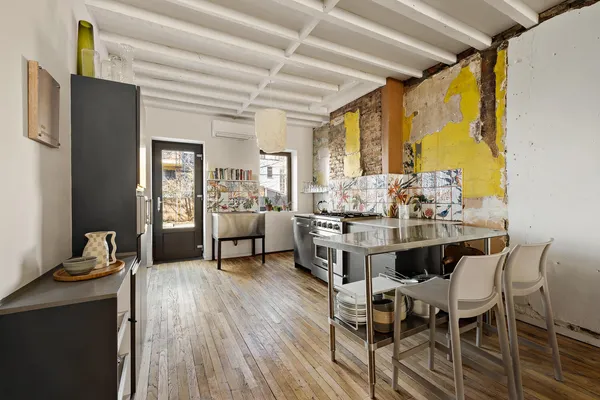 $3,200,000 | 285 A Kingsland Avenue | Greenpoint