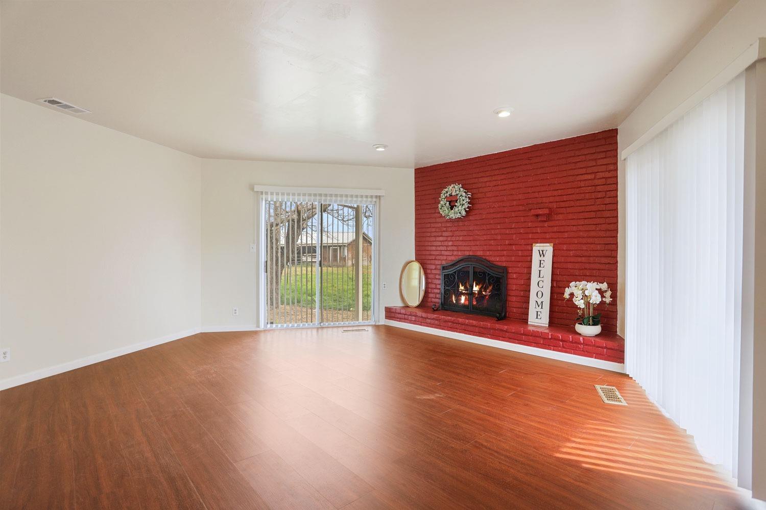 8595 Bradshaw Road Elk Grove, CA 95624 - Photo 6 of 28
