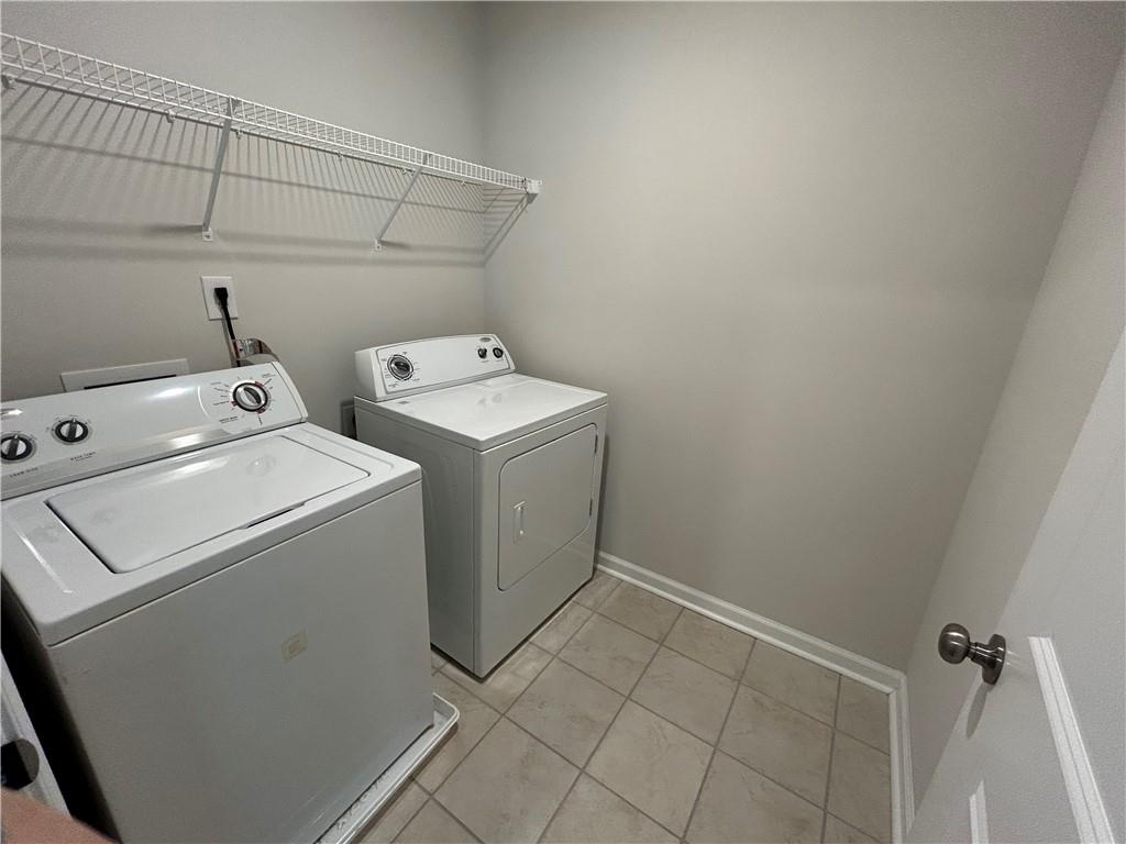 3715 Davis Circle Duluth, GA 30096 - Photo 15 of 20 a utility room with dryer and washer