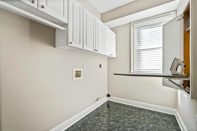 a view of empty room with window