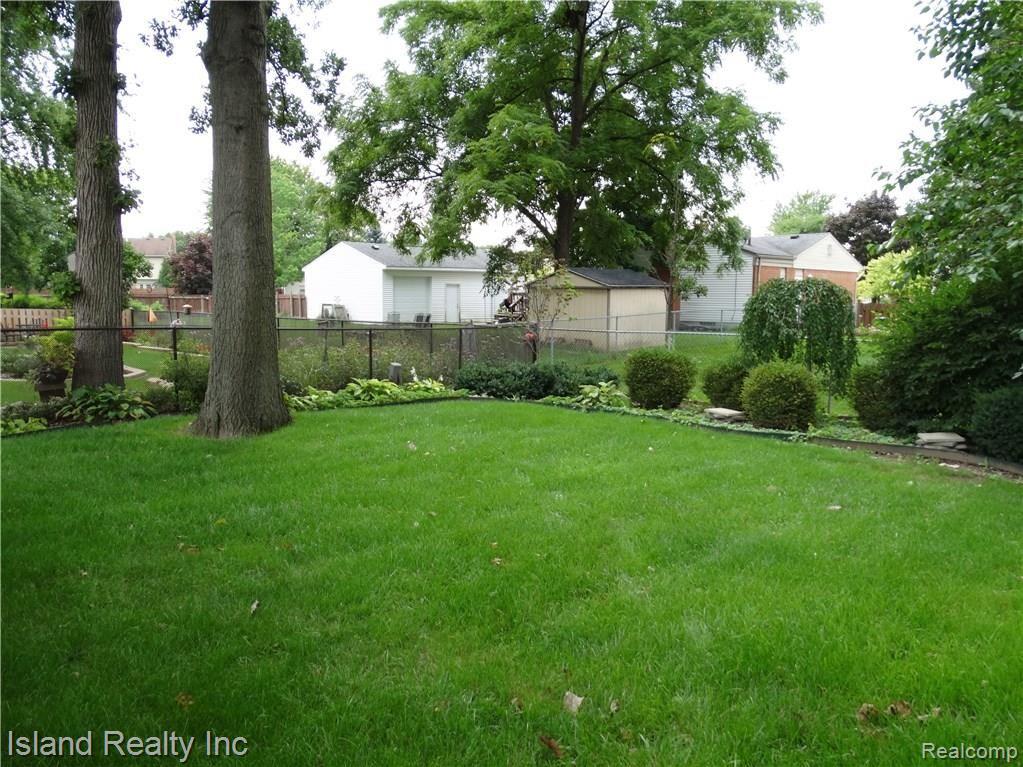 21634 Hall Road Trenton, MI 48183 - Photo 32 of 32 DSC02885.JPG