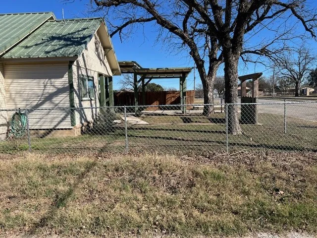 $185,000 | 806 West 6th Street, Brady, TX 76825
