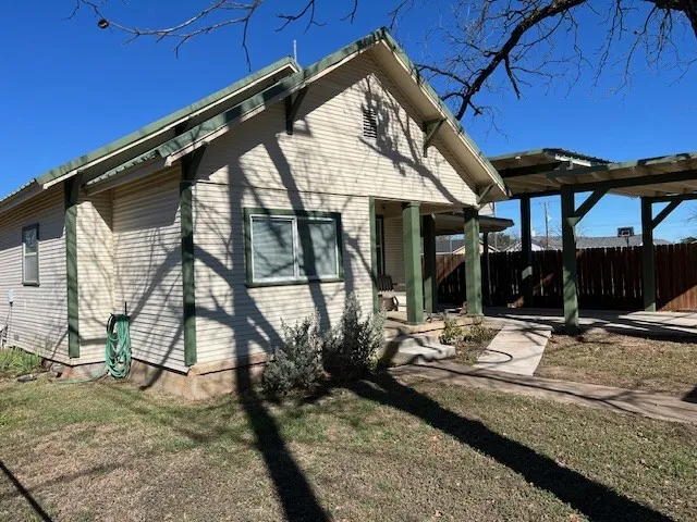 $185,000 | 806 West 6th Street, Brady, TX 76825