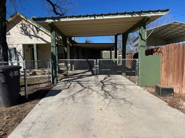 $185,000 | 806 West 6th Street, Brady, TX 76825