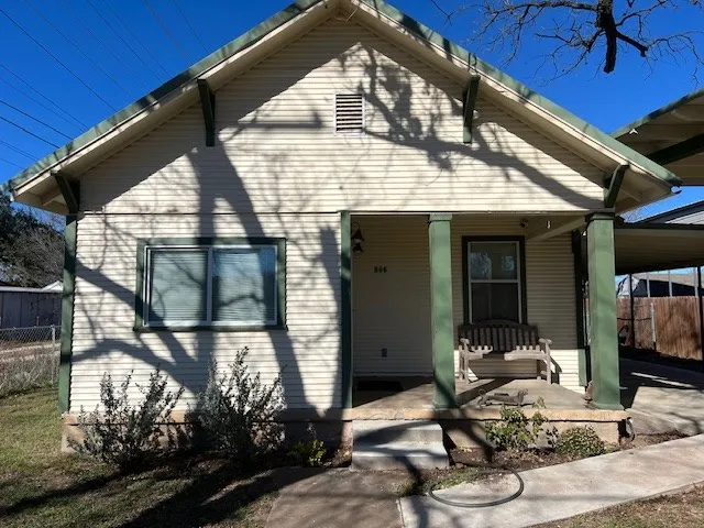$185,000 | 806 West 6th Street, Brady, TX 76825