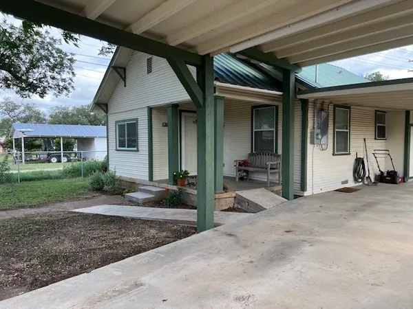 a view of a house with backyard and porch