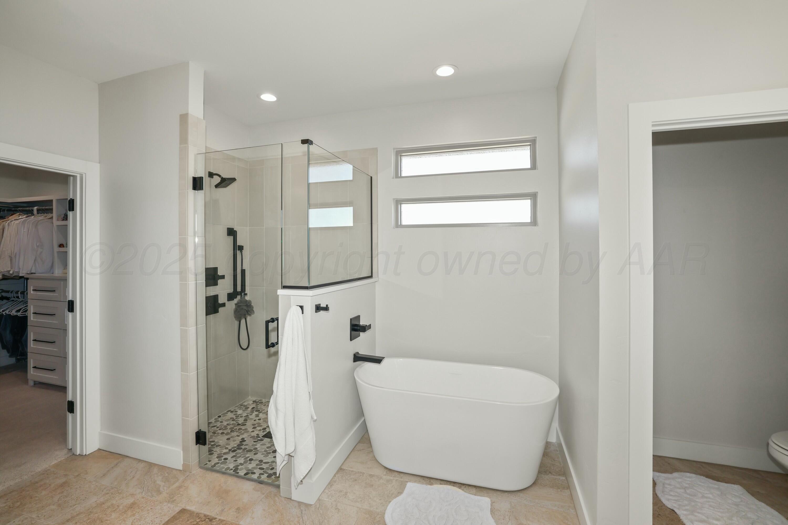 19081 Elk Springs Road Amarillo, TX 79119 - Photo 23 of 41 a bathroom with a bathtub and toilet
