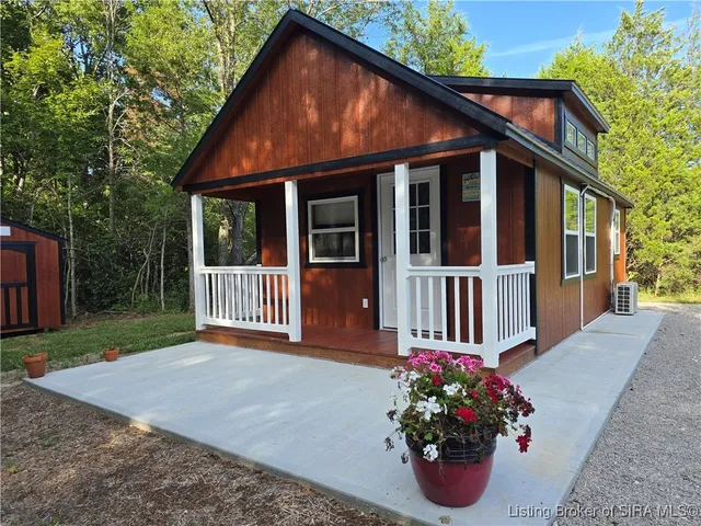 $180,000 | 5789 West Mt Carmel Road, Fredericksburg, IN 47120