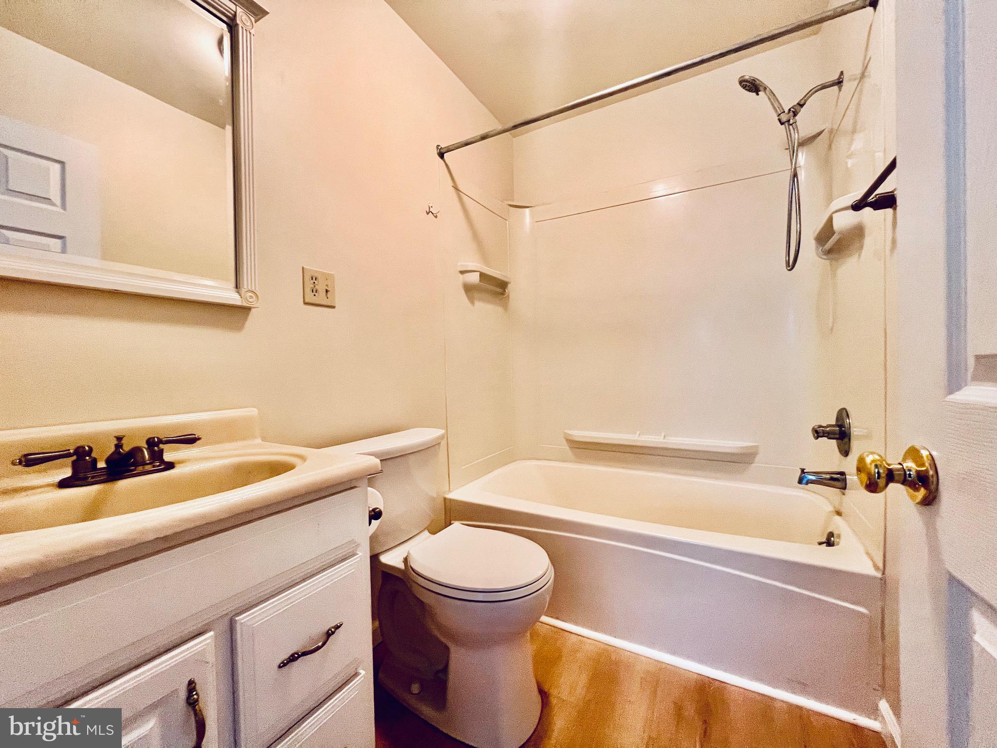 595 Calvert Beach Road St. Leonard, MD 20685 - Photo 9 of 11 Hall bath