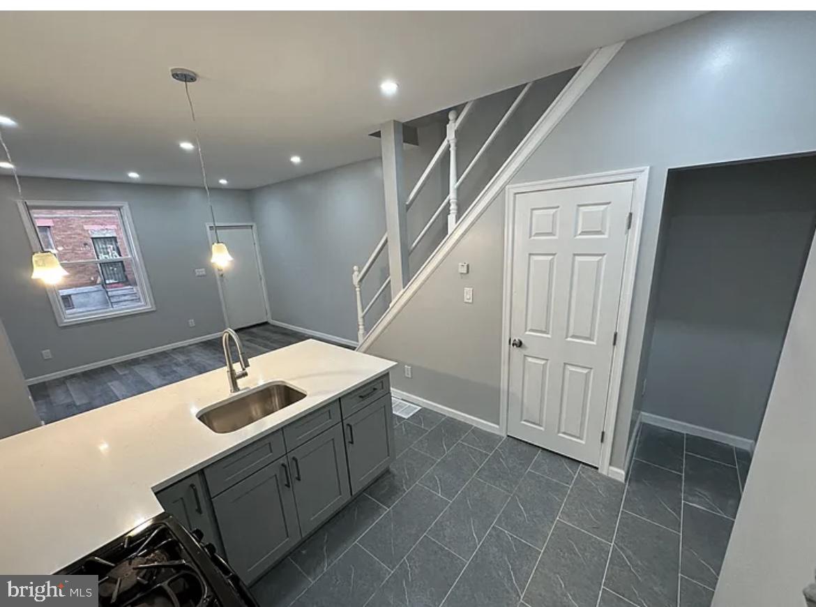 2546 West Seltzer Street Philadelphia, PA 19132 - Photo 3 of 12