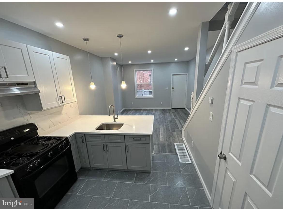 2546 West Seltzer Street Philadelphia, PA 19132 - Photo 4 of 12