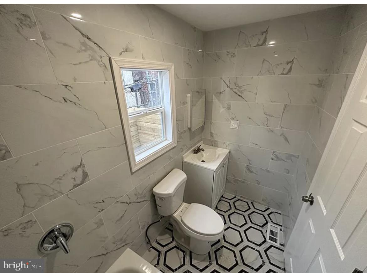 2546 West Seltzer Street Philadelphia, PA 19132 - Photo 10 of 12