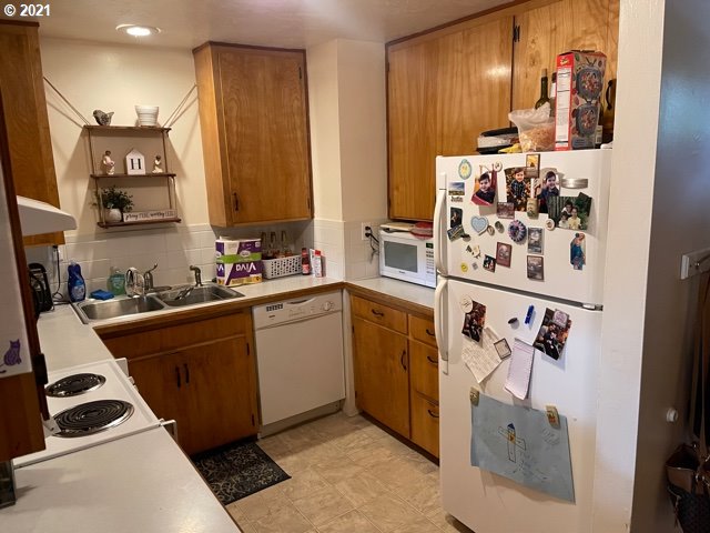 135 South R Street Cottage Grove, OR 97424 - Photo 2 of 23 Gallery Image 2