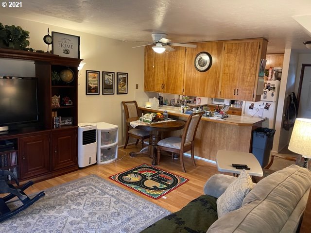 135 South R Street Cottage Grove, OR 97424 - Photo 6 of 23 Gallery Image 6