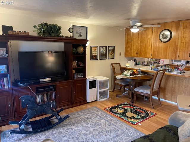 135 South R Street Cottage Grove, OR 97424 - Photo 7 of 23 Gallery Image 7