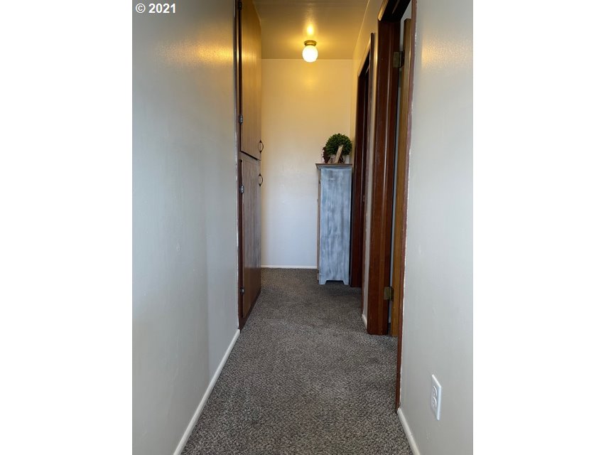 135 South R Street Cottage Grove, OR 97424 - Photo 10 of 23 Gallery Image 10