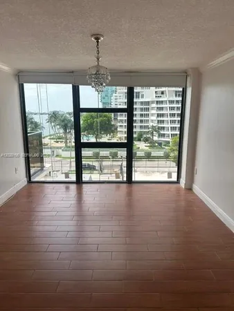 $2,700 | 600 Northeast 36th Street, Unit 516, Miami, FL 33137