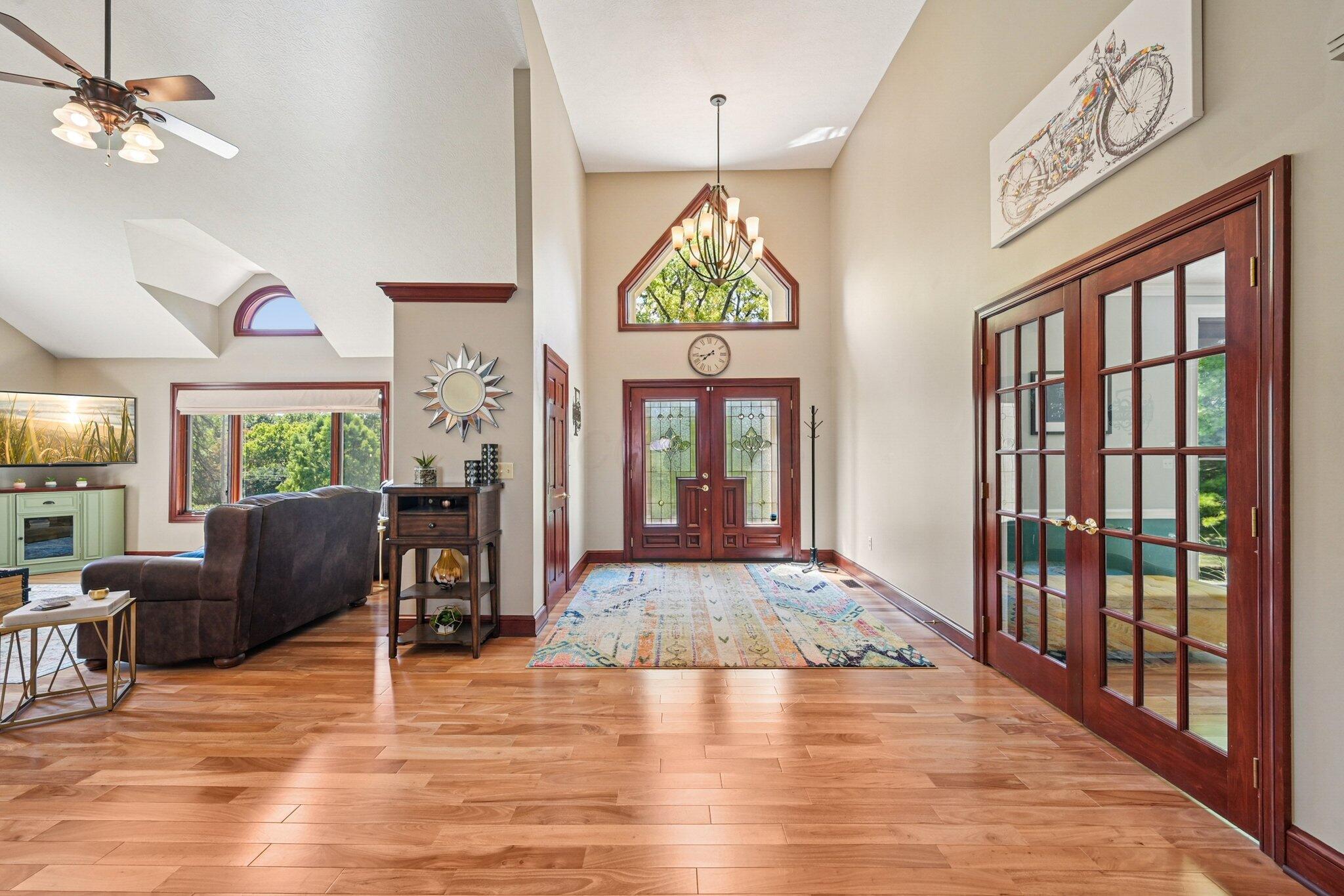 10669 Riverside Drive Powell, OH 43065 - Photo 15 of 103 Entry