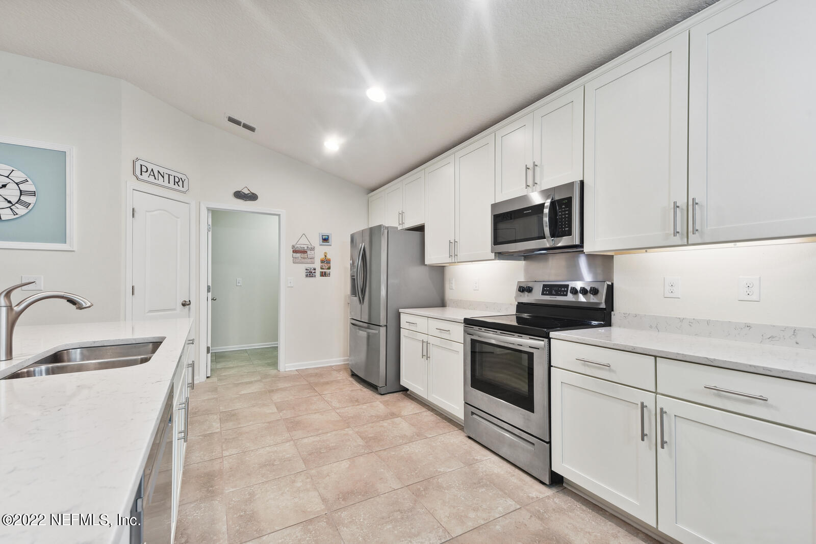 102 North Hamilton Springs Road St. Augustine, FL 32084 - Photo 10 of 32 Kitchen b