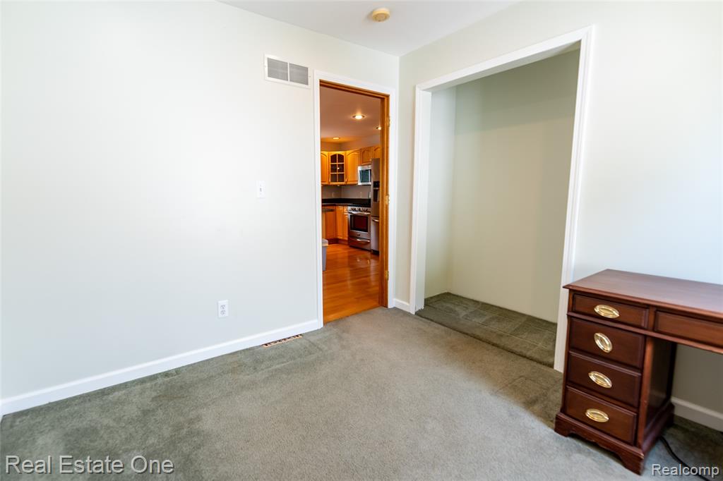 3180 Eastwood Drive Rochester, MI 48309 - Photo 13 of 45