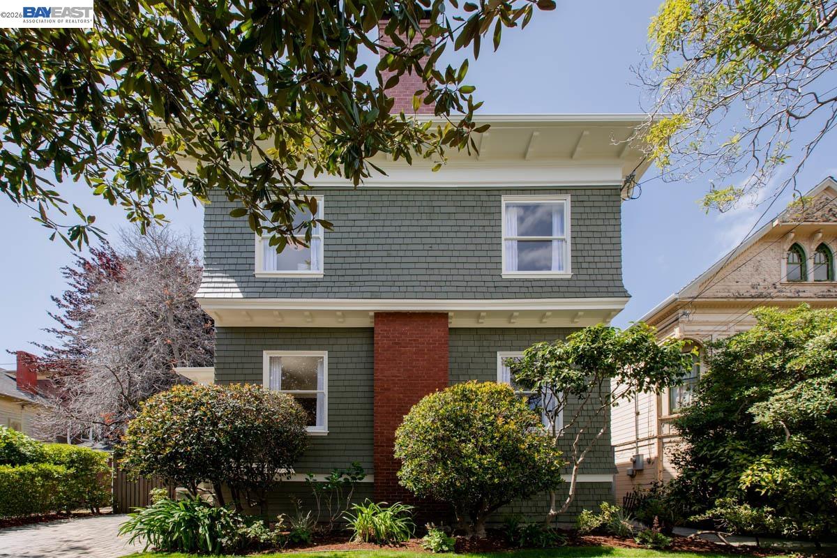 1111 Union Street Alameda, CA 94501 - Photo 3 of 57 a front view of a house with a garden