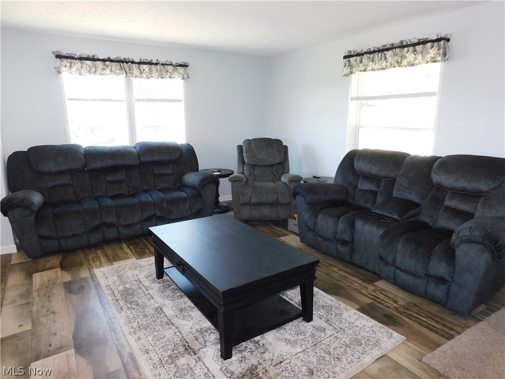 7902 Frailey Road Vermilion, OH 44089 - Photo 5 of 19 living room