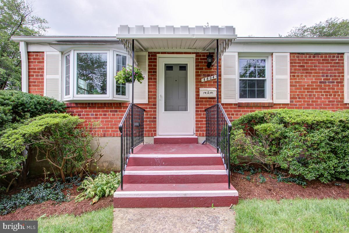 4804 Red Fox Road Rockville, MD 20852 - Photo 4 of 31 Gallery Image 4