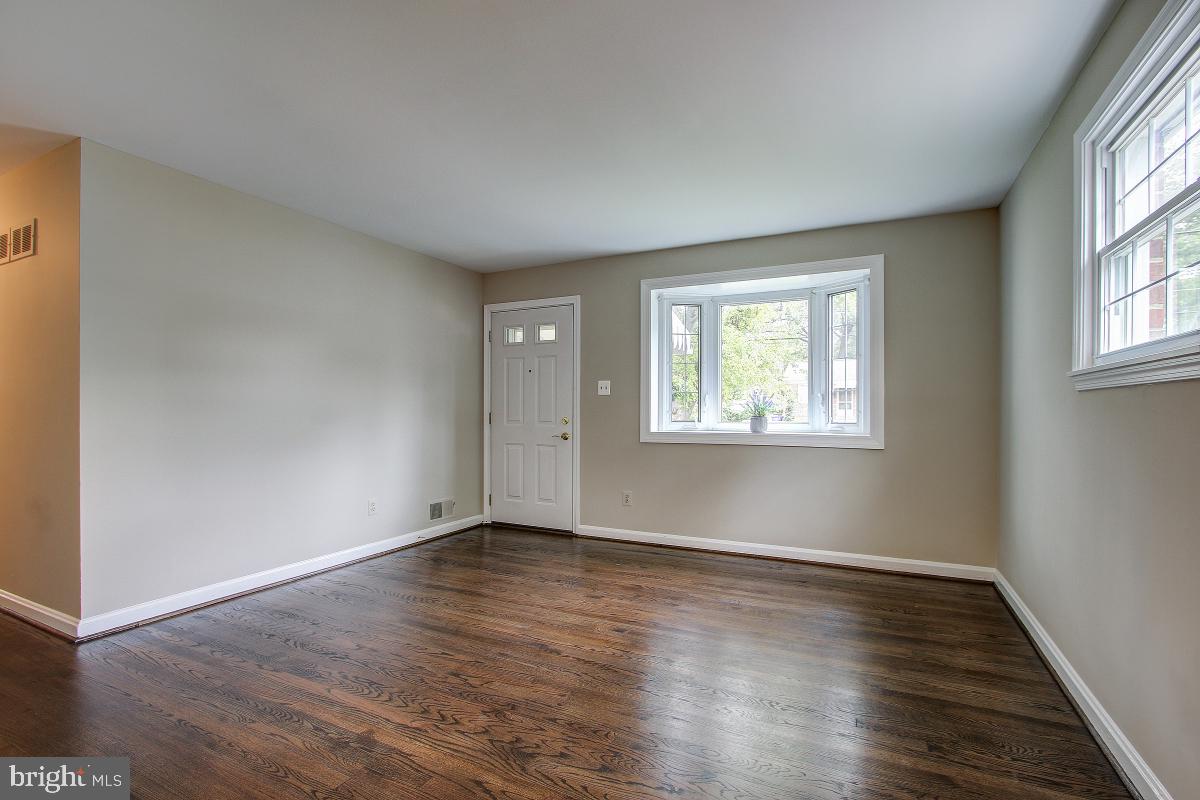 4804 Red Fox Road Rockville, MD 20852 - Photo 8 of 31 Gallery Image 8