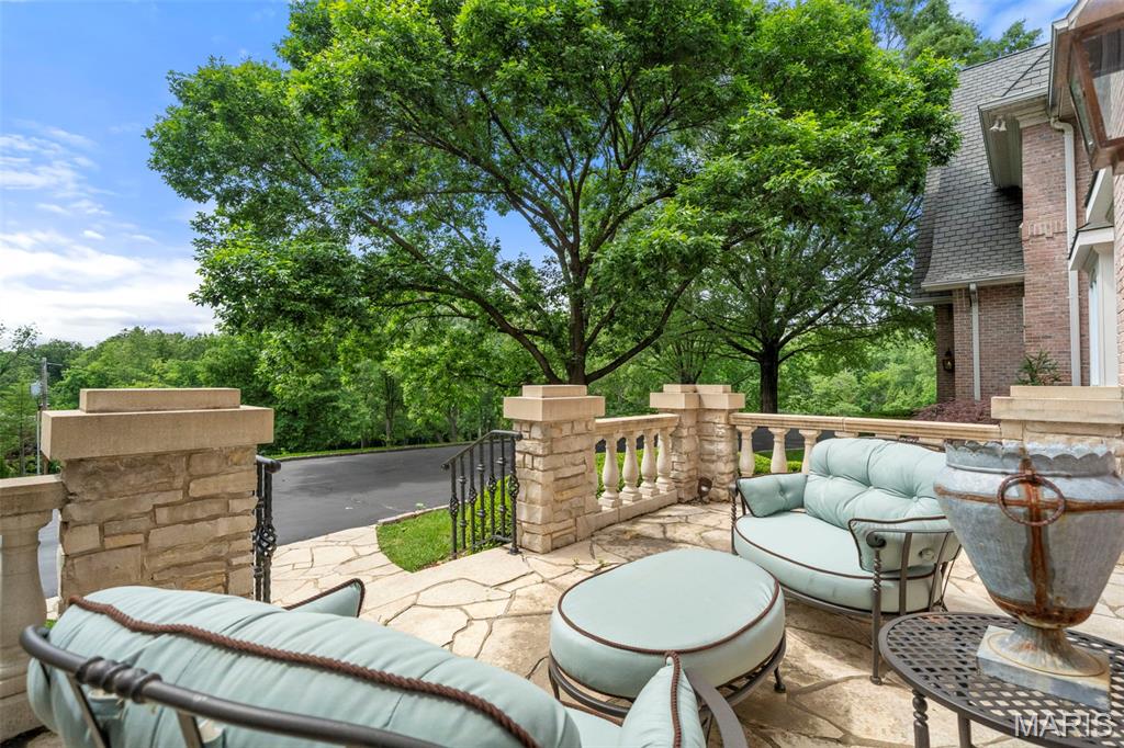 760 Kent Road Ladue, MO 63124 - Photo 8 of 61