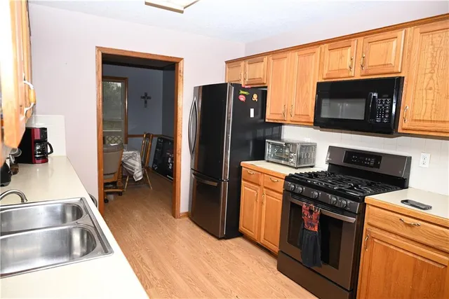 $405,000 | 10130 West 2400th Road, Fontana, KS 66026