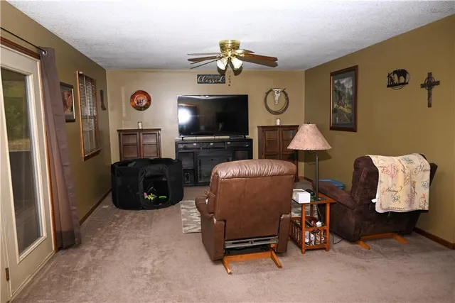 $405,000 | 10130 West 2400th Road, Fontana, KS 66026